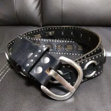 [천연 가죽] 스터드 장식 반지 디자인 블랙 가죽 벨트