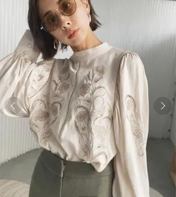 아메리빈티지 LADY EMBROIDERY PUFF BLOUSE