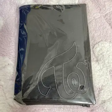 this is for twice 여권 케이스