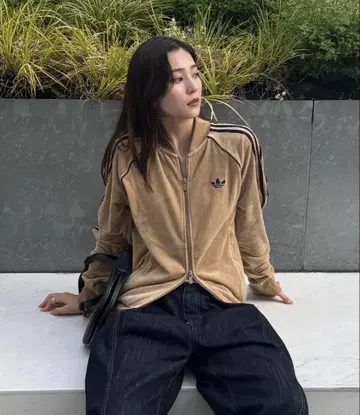 SST 아디컬러 벨로아 저리 트랙 자켓 아디다스 브라운