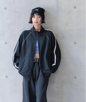 PAGEBOY 머드 맨투맨 블랙