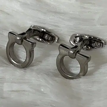 [ 새상품급 ] [ 살바토레 페라가모 ] 커프스 간치니 실버 컬러 결혼식