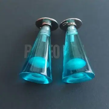 파란색 콘형 귀걸이