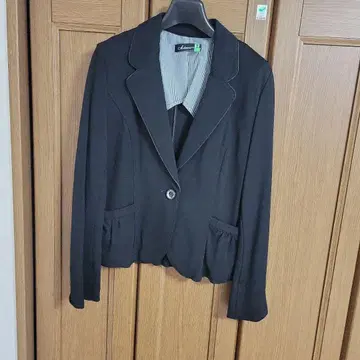 리본 포함 블랙 테일러드 자켓