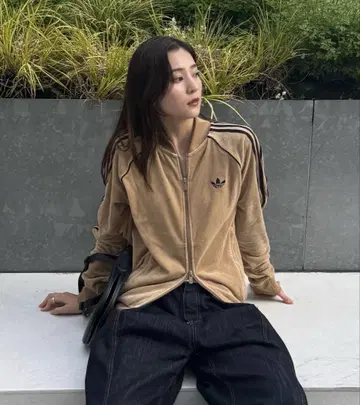SST 아디컬러 벨로아 저리 트랙 자켓 아디다스 브라운