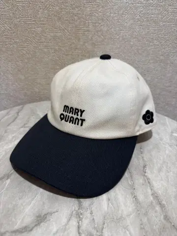 [ MARY QUANT ] 레트로 로고 캡 ( 블랙 화이트 )