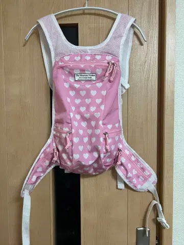 더 뮤지엄 비지터 하트 무늬 백팩
