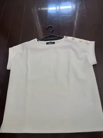 나노 유니버스 화이트 블라우스