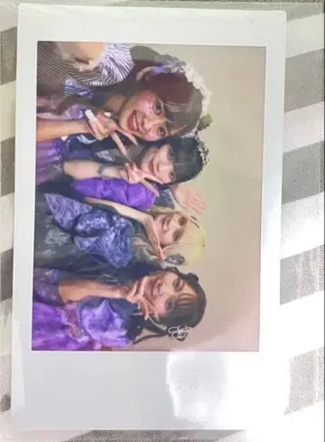 아이돌 그룹 폴라로이드 사진 5명
