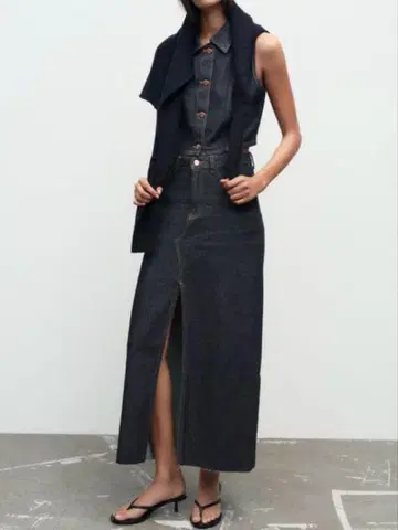 ZARA 데님 미디 스커트