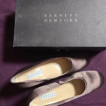 BARNEYS NEW YORK 브라운 펌프스 중간 힐