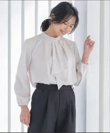 스카프 타이 블라우스 아이보리
