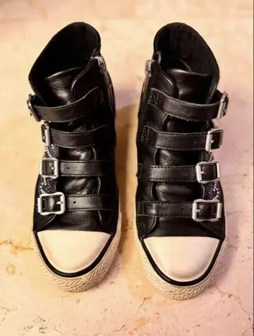 ASH 아쉬 스터드 장식 하이컷 스니커즈 블랙 새상품급