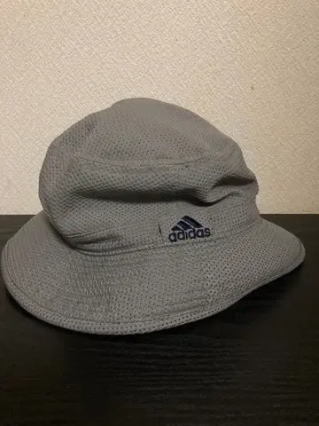 adidas 그레이 메쉬 버킷햇 젠더리스