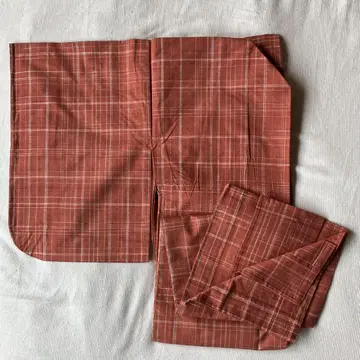 주색 격자 문단 옷감