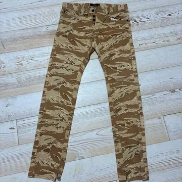 카모 패턴 슬림핏 팬츠