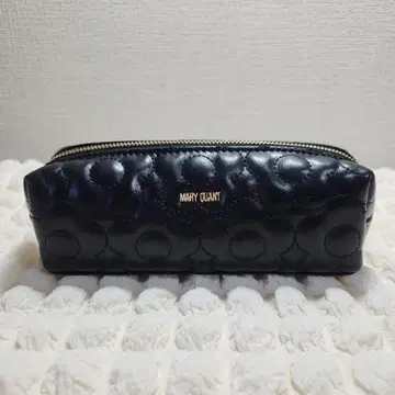 MARY QUANT 퀼트폼 데이지 스퀘어 펜 케이스 (블랙)
