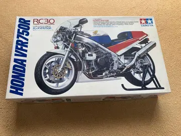 타미야 HONDA VFR750R (미조립)