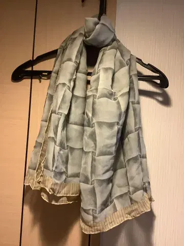 조르지오 아르마니 그레이 계열 격자 무늬 대형 스카프 미사용품