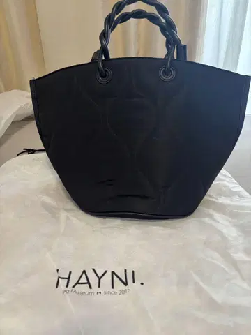 HAYNI 블랙 퀼팅 토트백