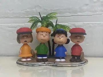 스누피 PENUTS 나란히 서는