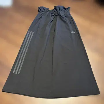 adidas 블랙 플레어 스커트