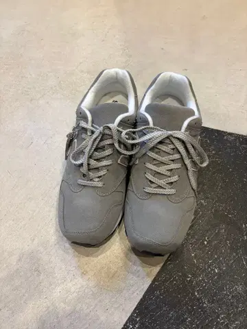 [ 거의 새상품 ] 산가초 뉴~즈 스니커즈 26cm