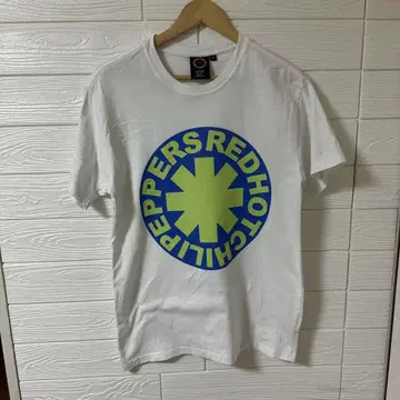RED HOT CHILI PEPPERS 티셔츠 자크리 S 사이즈입니다.