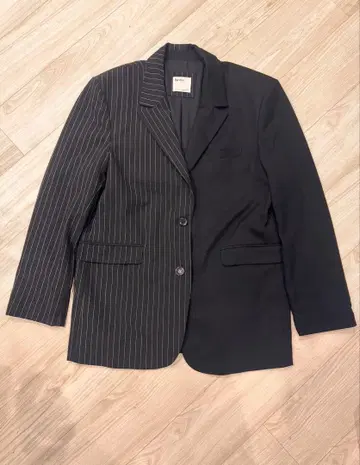 Bershka 핀스트라이프 절개 블랙 블레이저 자켓