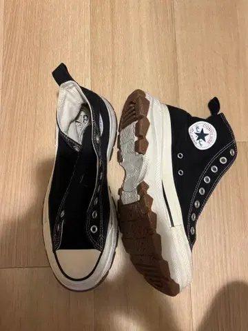 CONVERSE 블랙 하이컷 스니커즈