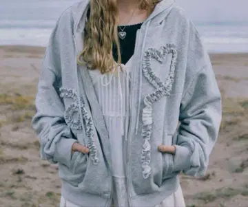 idem 이뎀 heart frill hoodie