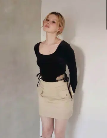 andmary 블랙 상의