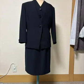 예복 의류 블랙 노카라 스커트 수트 3버튼