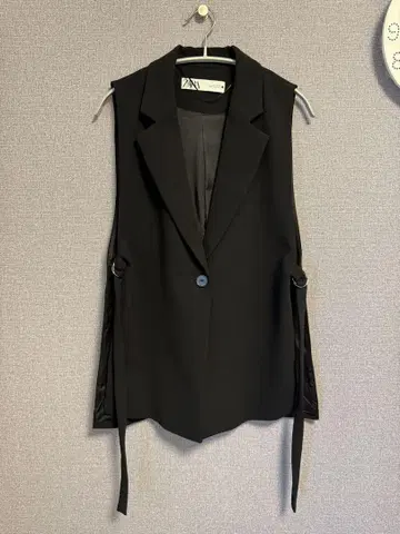 [ 새상품급 ] ZARA 블랙 베스트