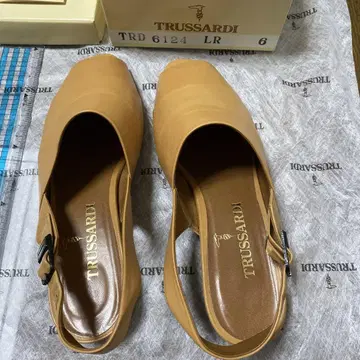 TRUSSARDI 사이즈 6 24cm