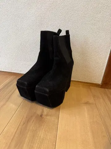 블랙 통굽 스웨이드 숏부츠 L