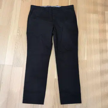 타미힐피거 블랙 슬림핏 치노 팬츠