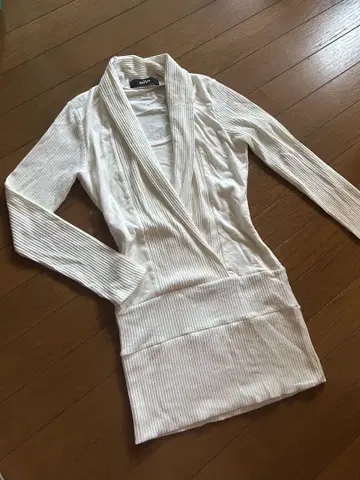 카슈쿨 스타일 화이트 리브 드레이프 절개 심플 멋짐