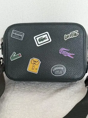 LACOSTE 패치 포함 숄더백 블랙