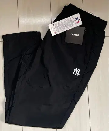 새상품 M 사이즈 MLB 양키스 나일론 팬츠 블랙