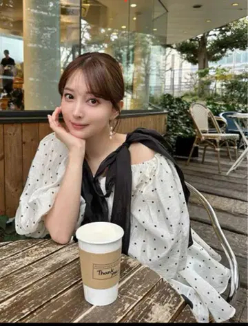 스나이델 snidel 허리 셔링 블라우스 어깨 리본 도트