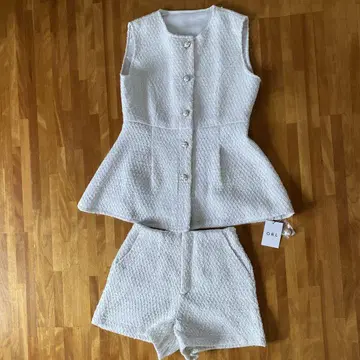 GRL 화이트 슬리브리스 셋업