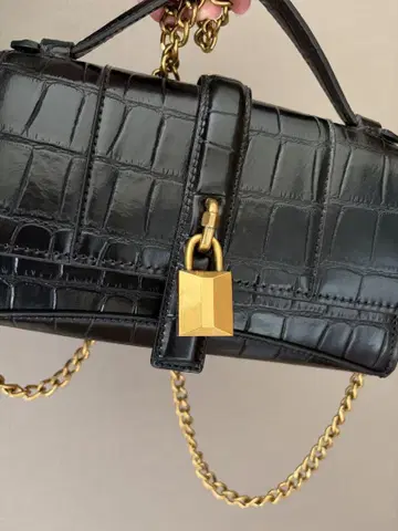 ZARA 크로커다일풍 블랙 숄더백