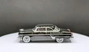 MINI GT 1/64 링컨 카프리 (1954) 블랙