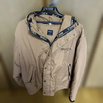 RVCA 브라운 다운 자켓 후드 부착