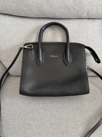 FURLA 블랙 가죽 숄더백