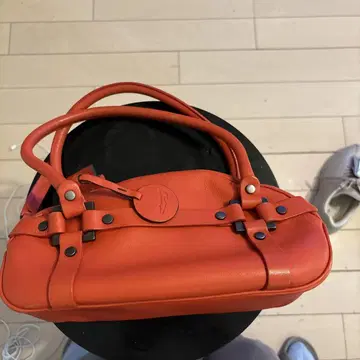 오렌지 가죽 핸드백