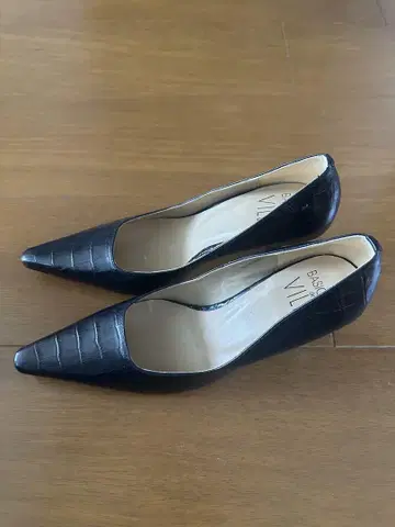BASIQUE VILLE 크로커다일풍 블랙 핑힐 22.5cm