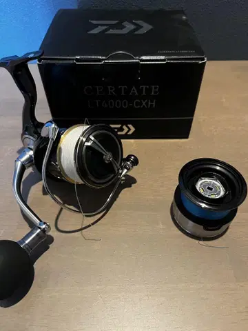 Daiwa 24 셀테이트 4000CXH SLP 스풀, 핸들 노브 포함