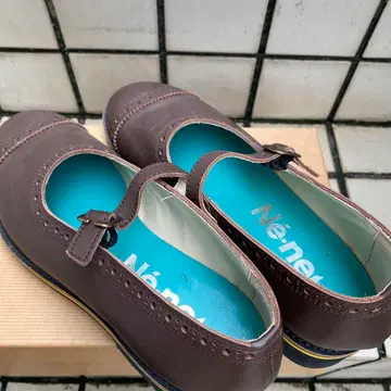 네넷 로퍼 스트랩 슈즈